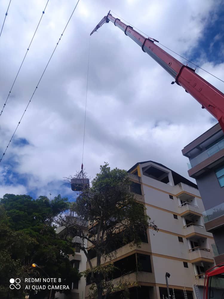 Operación industrial con grúa telescópica en Barquisimeto Lara Venezuela