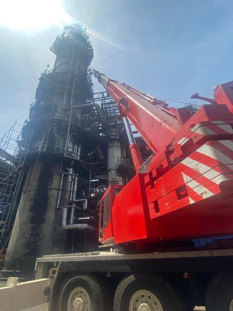 Grúa telescópica Special Truck en planta industrial Maracaibo Zulia Venezuela